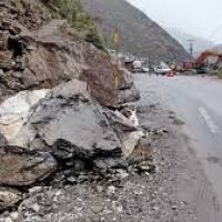 Landslide disrupts traffic on Jammu-Srinagar national highway