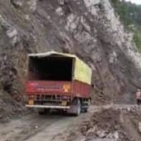Tanakpur-Pithoragarh National highway opened after 45 hours for Vehicles